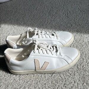Women’s Veja, size 8